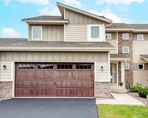 10894 Retreat Ln, Woodbury, MN 55129
