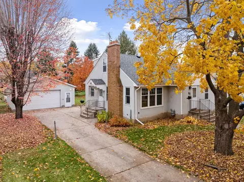 869 Iowa Ave W, Saint Paul, MN 55117