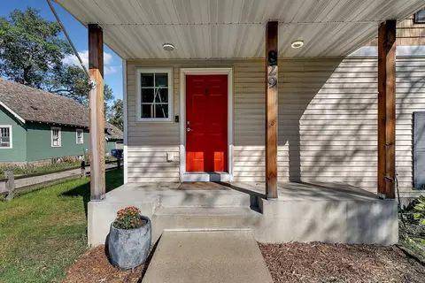 Exterior - 829 Minnesota Blvd, Saint Cloud, MN 56304 photo 2 of 3