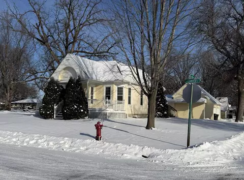 801 Carver St N, Winthrop, MN 55396