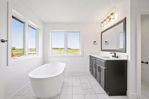 Bath - 4928 Parkside Cir, Eagan, MN 55123 photo 5 of 7