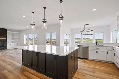 Kitchen - 4928 Parkside Cir, Eagan, MN 55123 photo 5 of 7