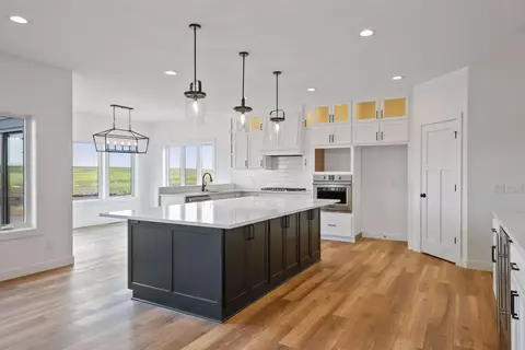 Kitchen - 4928 Parkside Cir, Eagan, MN 55123 photo 3 of 7