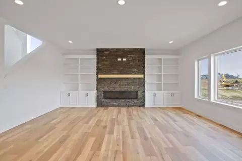 Living - 4928 Parkside Cir, Eagan, MN 55123 photo 3 of 4