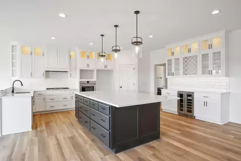 Kitchen - 4928 Parkside Cir, Eagan, MN 55123 photo 6 of 7