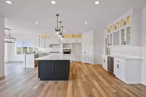 Kitchen - 4928 Parkside Cir, Eagan, MN 55123 photo 4 of 7