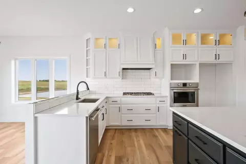Kitchen - 4928 Parkside Cir, Eagan, MN 55123 photo 2 of 7