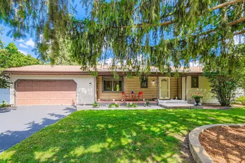 4250 Victoria St N, Shoreview, MN 55126