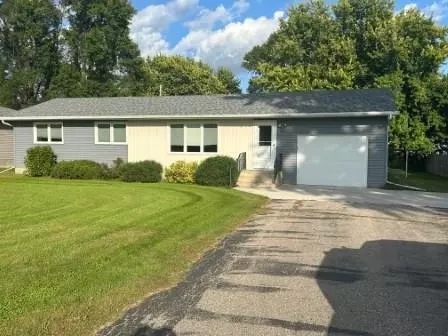 1122 Division St N, Clara City, MN 56222