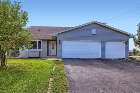 7061 Upper 17th St N, Oakdale, MN 55128
