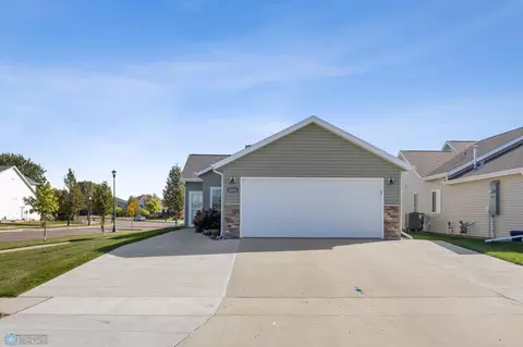 6204 18th St S, Fargo, ND 58104