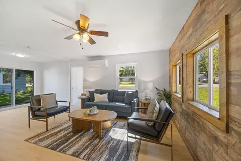 533 Pierce St S, Shakopee, MN 55379