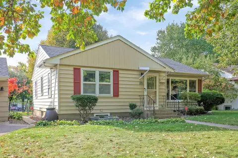 1180 Skillman Ave W, Roseville, MN 55113