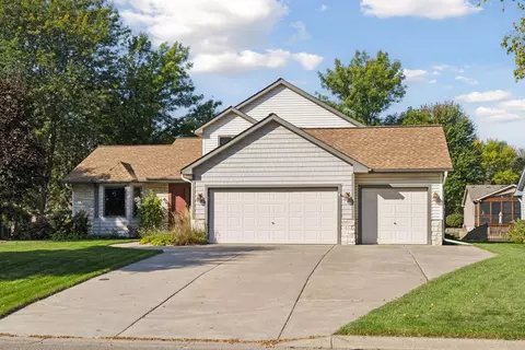 6465 W Shadow Lake Dr, Lino Lakes, MN 55014