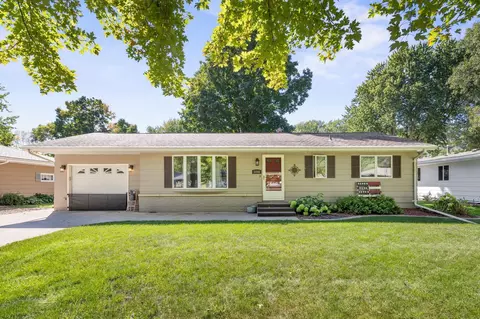 1086 Sherwood St SE, Hutchinson, MN 55350