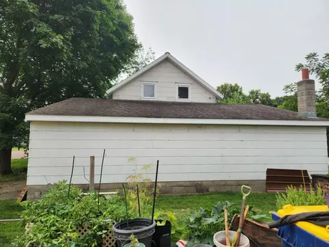 324 E Sanborn St, Springfield, MN 56087 photo 2