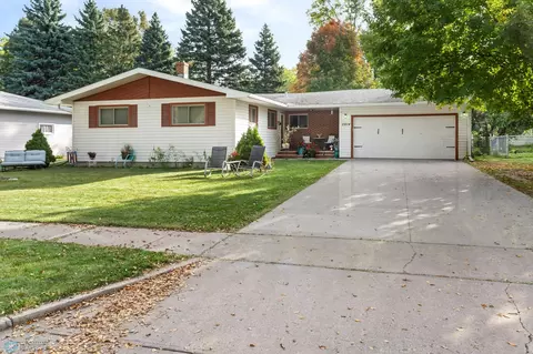 2014 18th St S, Moorhead, MN 56560