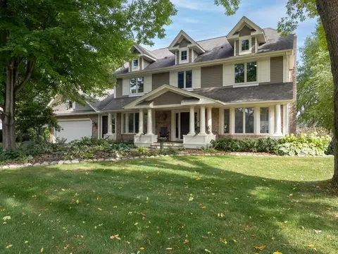 2711 Bent Tree Cir, Hopkins, MN 55305