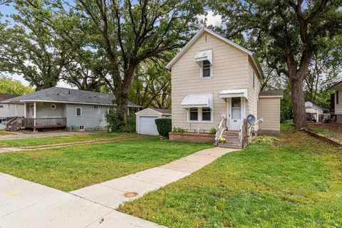 414 3rd St NE, Waseca, MN 56093