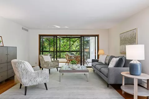 7250 Lewis Ridge Pkwy #107, Edina, MN 55439
