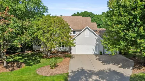 2041 Royale Dr, Eagan, MN 55122