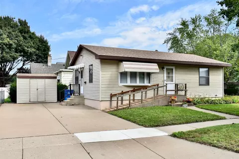 826 E 5th St, Winona, MN 55987