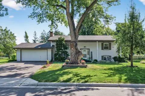 2460 Xylon Ave N, Golden Valley, MN 55427