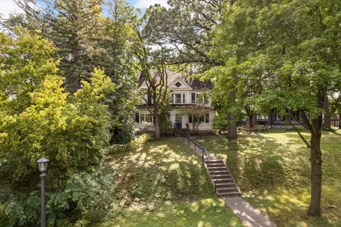2258 Knapp St, Saint Paul, MN 55108