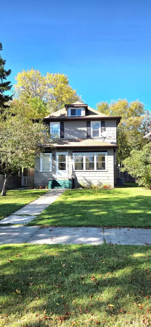 816 3rd St, International Falls, MN 56649