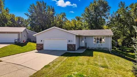 1055 Robert Pl SW, Owatonna, MN 55060