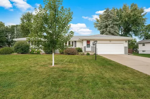 1305 Unity Ave N, Golden Valley, MN 55422