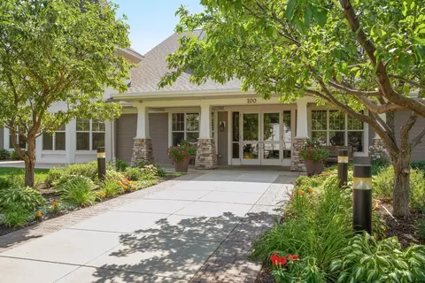 100 Clydesdale Trl #301, Medina, MN 55340