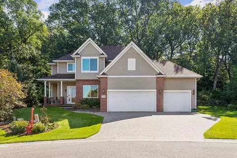 833 Amble Ct, Shoreview, MN 55126