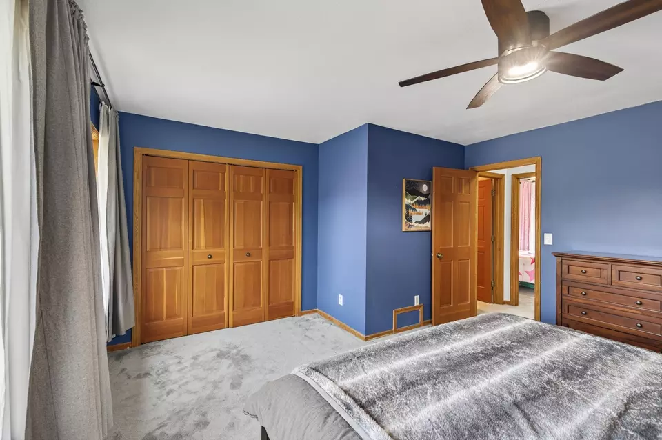 Bedroom - 9941 Oakland Ave S, Bloomington, MN 55420 photo 2 of 4