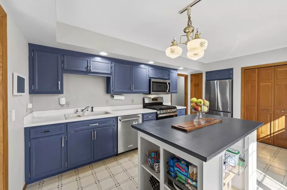Kitchen - 9941 Oakland Ave S, Bloomington, MN 55420 photo 2 of 3