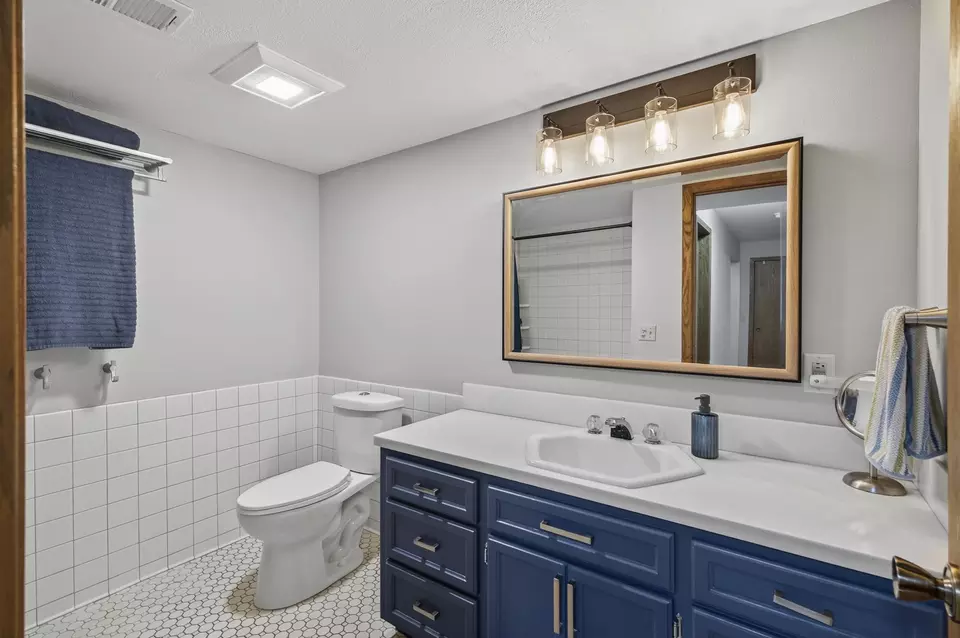 Bath - 9941 Oakland Ave S, Bloomington, MN 55420 photo 2 of 2