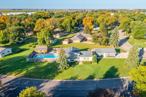 901 2nd St S, Wahpeton, ND 58075