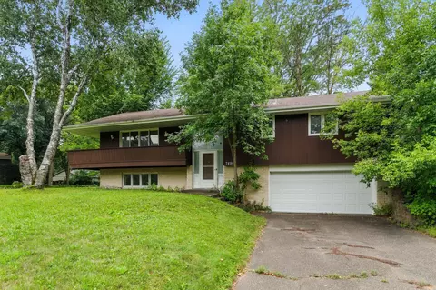 7690 Heritage Rd, Eden Prairie, MN 55346