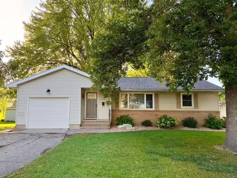 804 4th St SE, Waseca, MN 56093