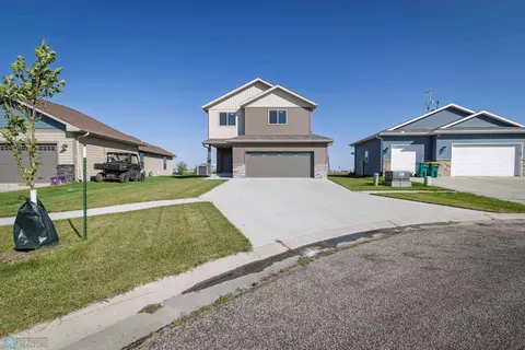 94 6th St E, Horace, ND 58047