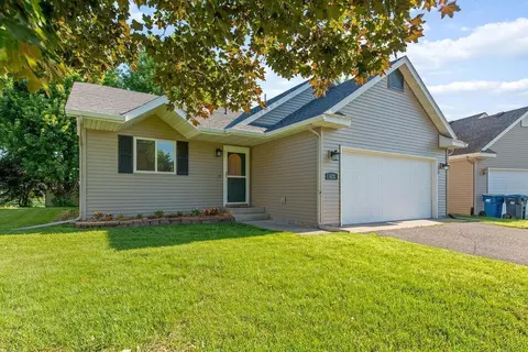 627 Hickory Dr, Saint Joseph, MN 56374