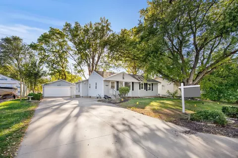 1937 Longview Dr, New Brighton, MN 55112