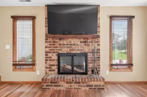 Living - 4682 Lenore Ln, Eagan, MN 55122 photo 2 of 3
