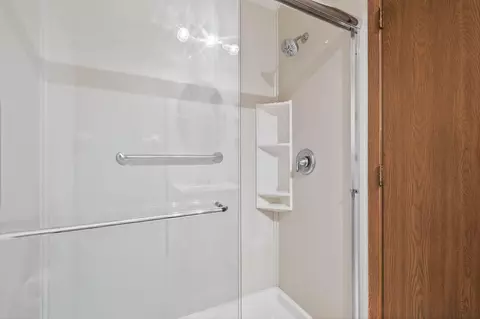 Bath - 4682 Lenore Ln, Eagan, MN 55122 photo 3 of 3