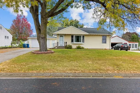 4049 75th St E, Inver Grove Heights, MN 55076