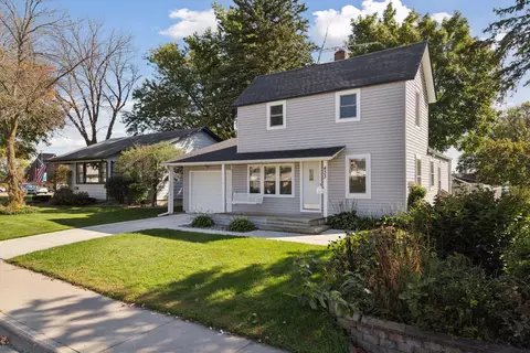 433 E 2nd St, Waconia, MN 55387