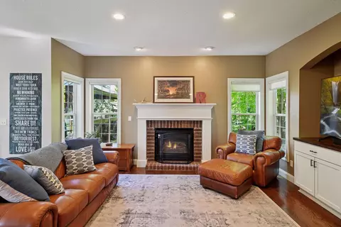 2038 Chester St, Shakopee, MN 55379