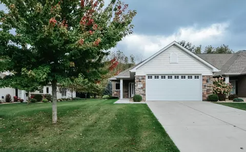 946 Briarwood Dr, Red Wing, MN 55066