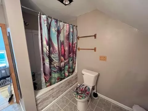 Bath - 4789 Differding Point Rd, Eveleth, MN 55734 photo 2 of 3