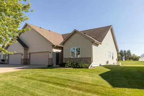 2425 Mossy Creek Dr NE, Owatonna, MN 55060